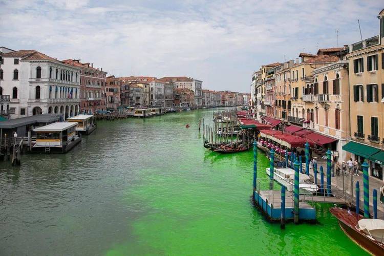 威尼斯大运河荧光绿（单质化学概念）